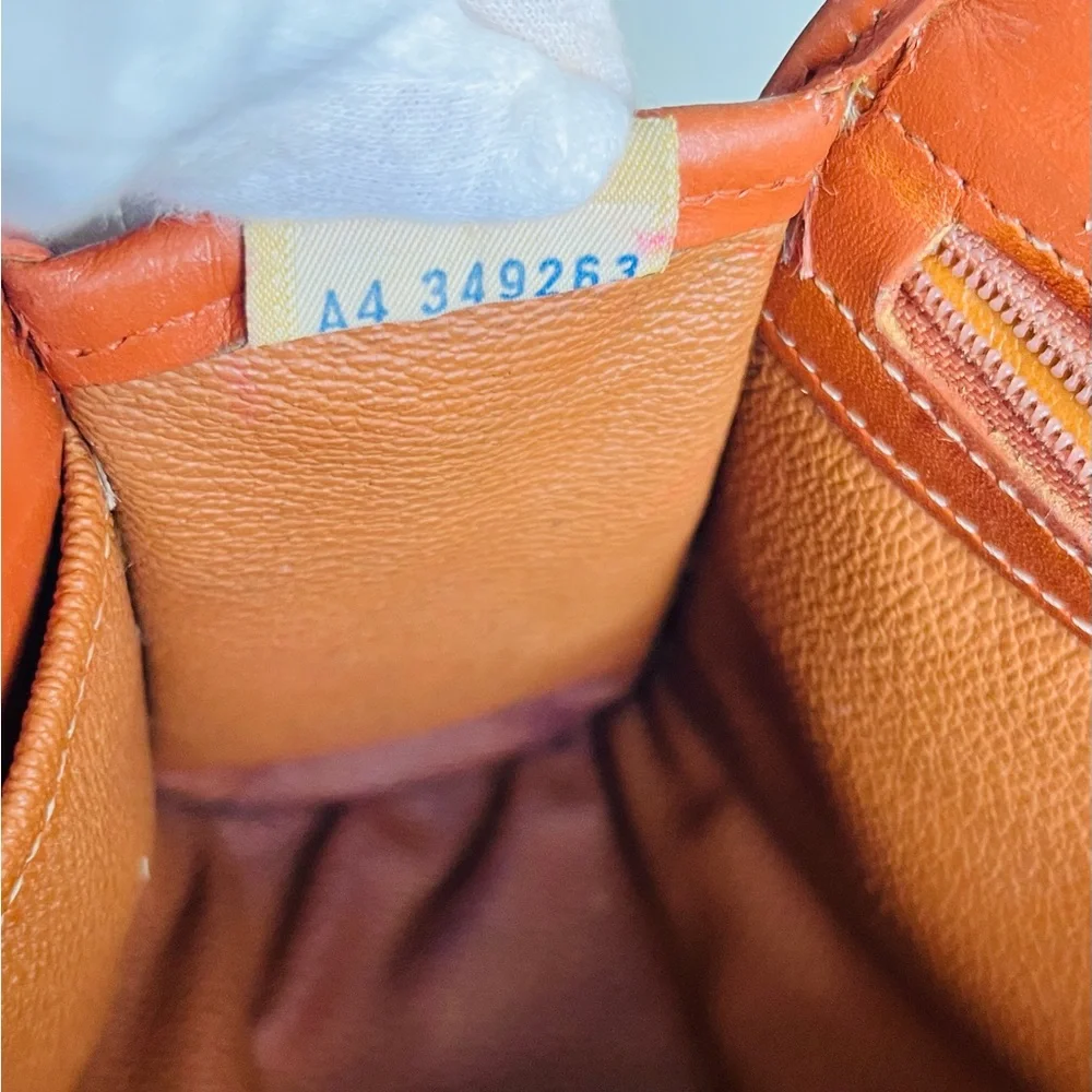 VINTAGE DOONEY & BOURKE BLACK TAN CLUTCH CROSSBODY BAG ADJUSTABLE STRAP - Picture 9 of 16